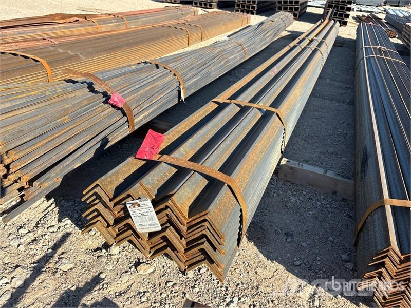 Quantity of (1) Bundle of 2 1/2 in x 2 1/2 in x 20 Talhas, guinchos e elevadores de materiais