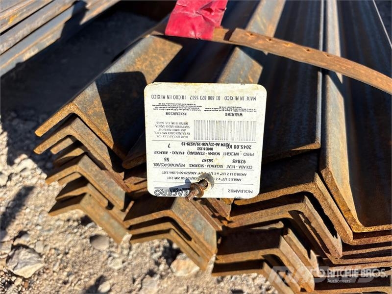 Quantity of (1) Bundle of 2 1/2 in x 2 1/2 in x 20 Talhas, guinchos e elevadores de materiais