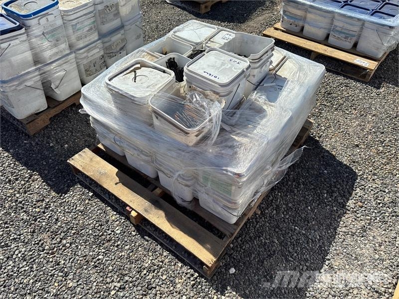 Quantity of (1) Concrete nails 건설 장비 - 기타