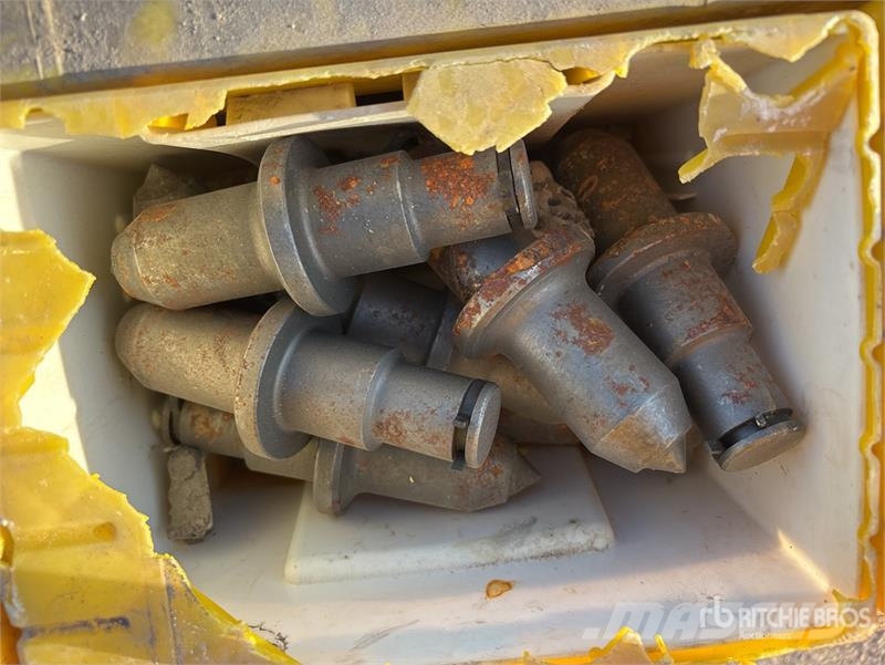 Quantity of (1) Crate of C4-1 LFS Teeth Outros componentes