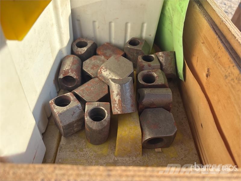 Quantity of (1) Crate of 735, C20 Block Outros componentes