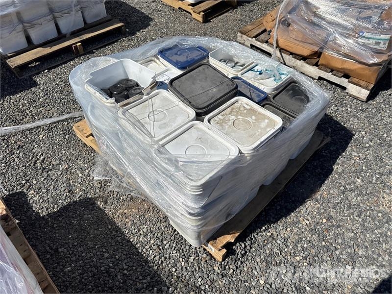 Quantity of (1) Fasteners & Seam Plates 건설 장비 - 기타