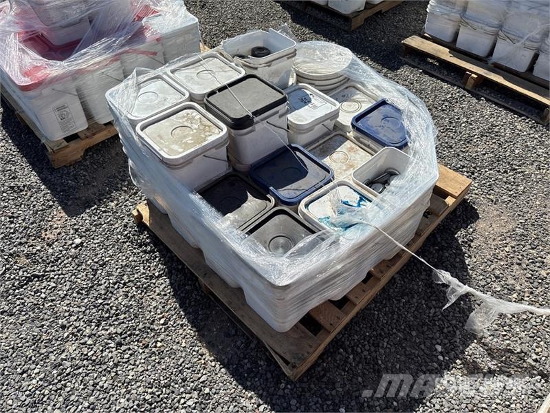 Quantity of (1) Fasteners & Seam Plates 건설 장비 - 기타
