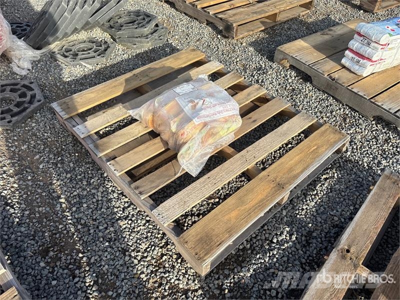 Quantity of (10) 2.4 in x 33 ft Yellow Pack Heavy Outros componentes