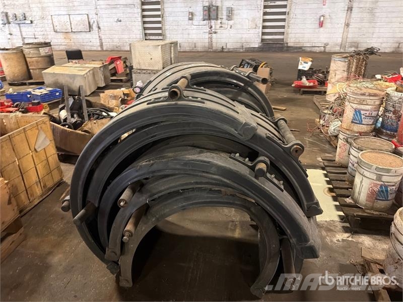 Quantity of (10) Fenders Ostale kargo komponente