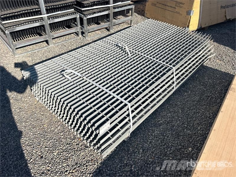 Quantity of (10) KJ K0703 3 ft x 7 ft Steel Grati Hejsespil, hejseværk og materialelifte