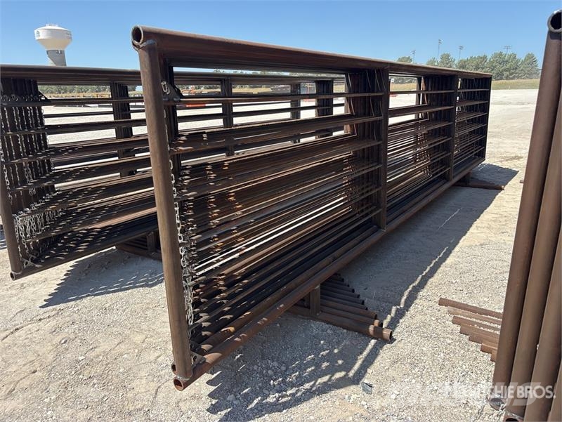 Quantity of (10) Lone Star 24 ft x 5 ft Livestock  ماكينات وملحقات مواش أخرى