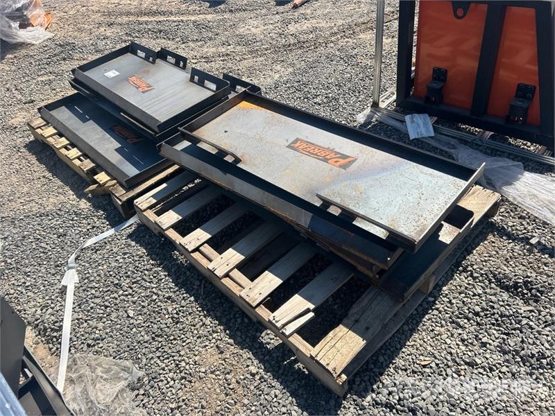 Quantity of (10) PABREAK UAP28 Skid Steer Attachm مكونات أخرى