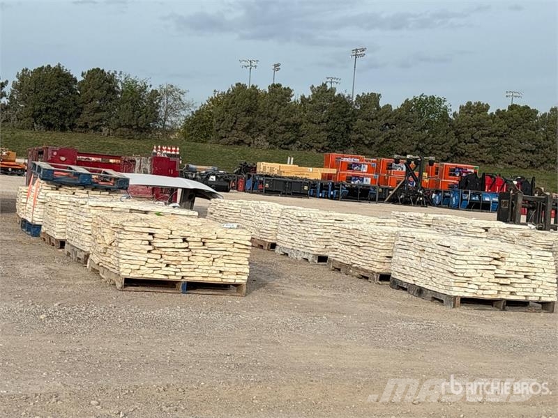 Quantity of (10) Pallets of Austin Texas White Nic Egyéb mezőgazdasági gépek