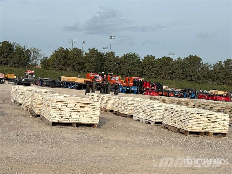  Quantity of (10) Pallets of Austin Texas White Nic Egyéb mezőgazdasági gépek