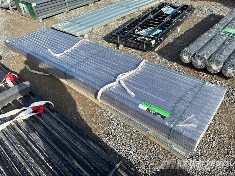 Quantity of (100) 12 ft x 3 ft Corrugated Polycarb Csörlők, emelőberendezések és anyagmozgató liftek