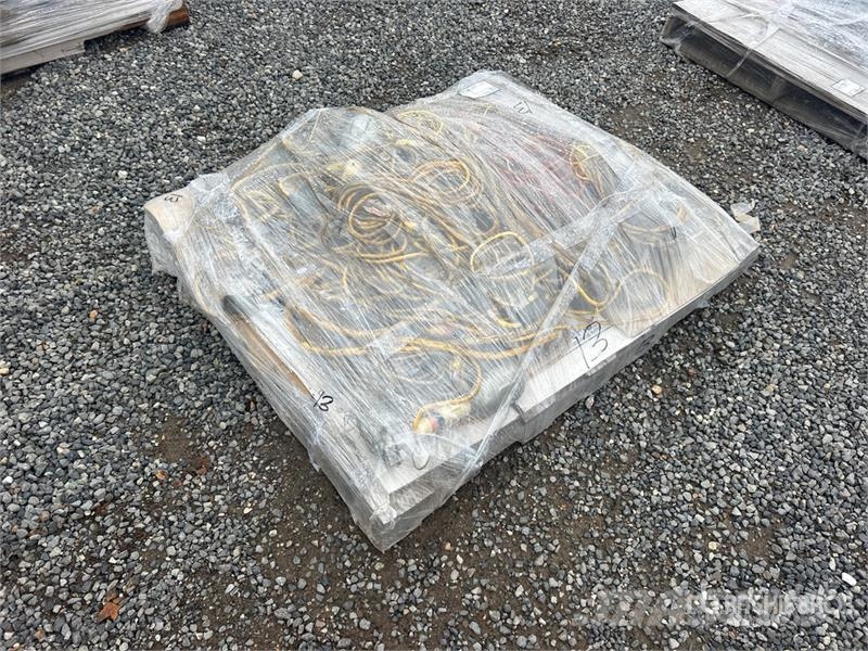  Quantity of 110 V Work Lights معدات البناء - غير ذلك