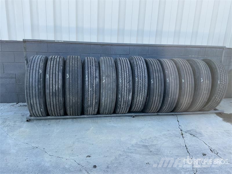 Quantity of (12) 285/75R24.5 Tires w/ Wheels 타이어, 휠 및 림