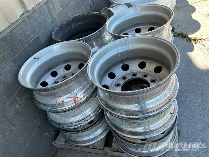 Quantity of (12) Aluminum 22.5 Wheels 타이어, 휠 및 림