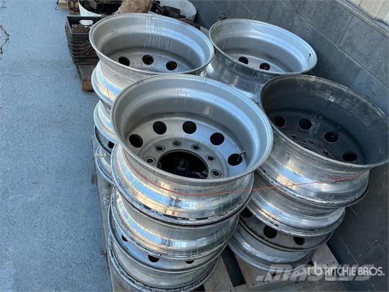 Quantity of (12) Aluminum 22.5 Wheels 타이어, 휠 및 림