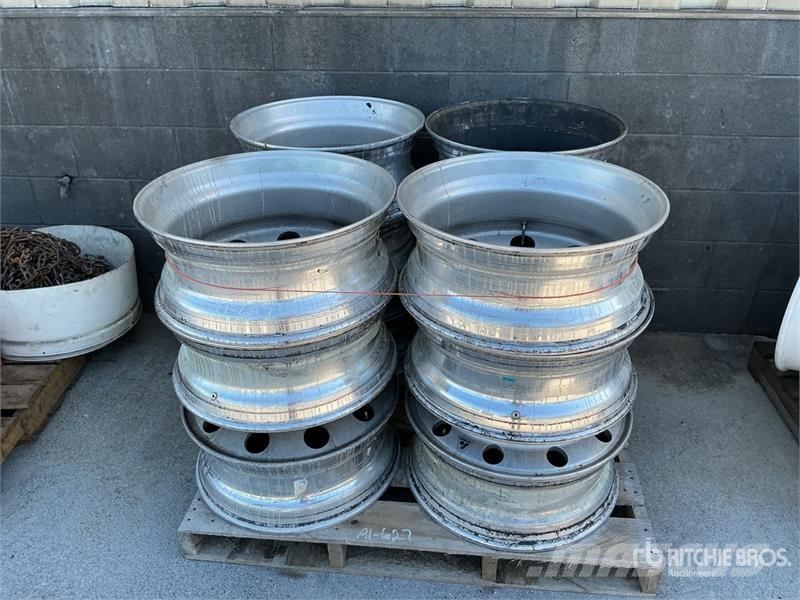Quantity of (12) Aluminum 22.5 Wheels 타이어, 휠 및 림