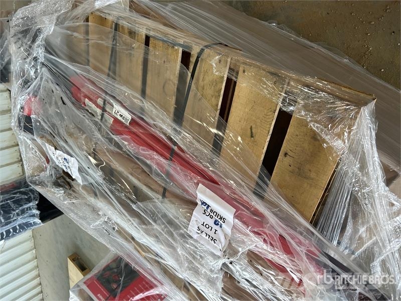 Quantity of (12) Assorted Landscaping Tools Ostale poljoprivredne mašine