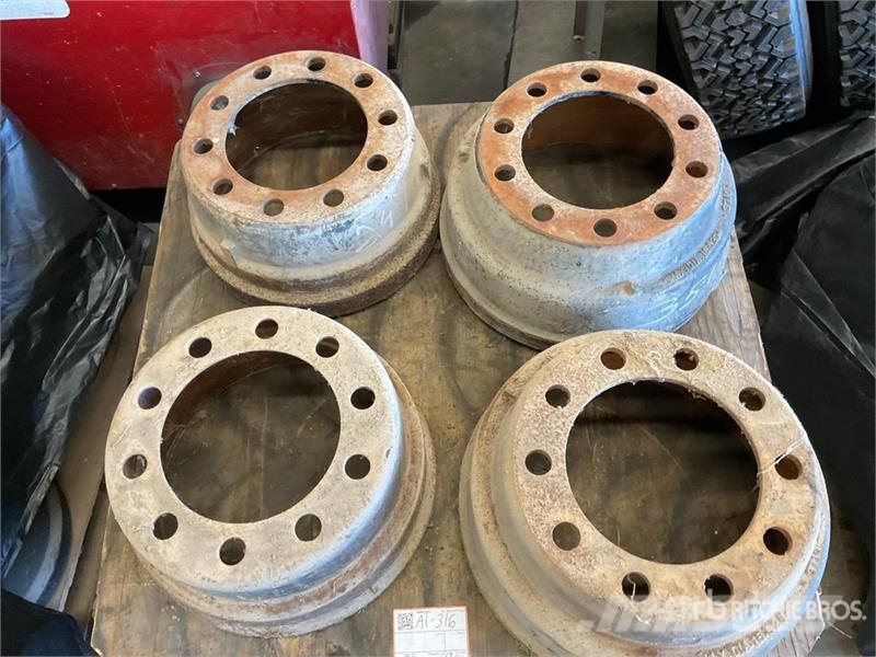  Quantity of (12) Brake Drums Drugi deli