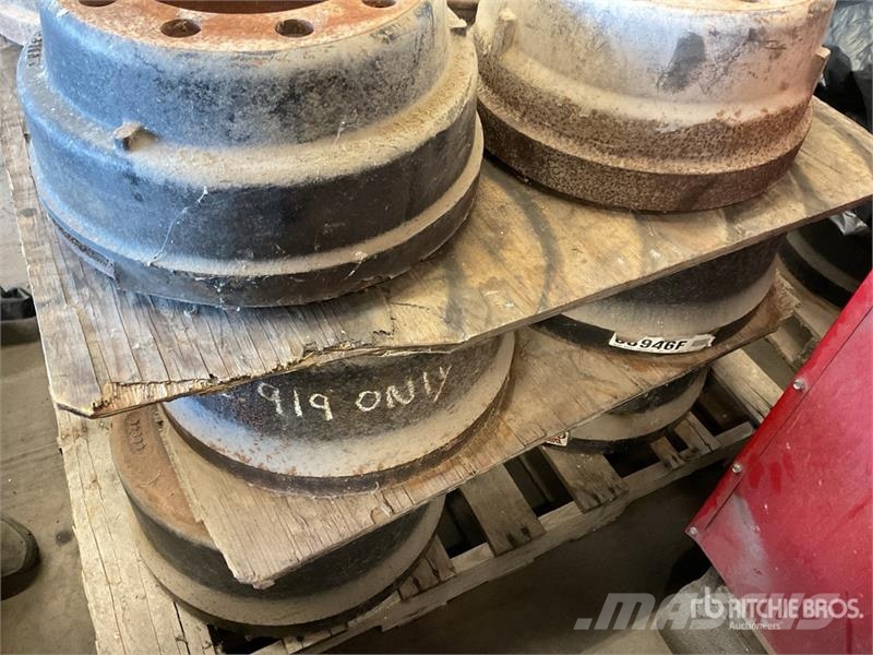  Quantity of (12) Brake Drums Drugi deli