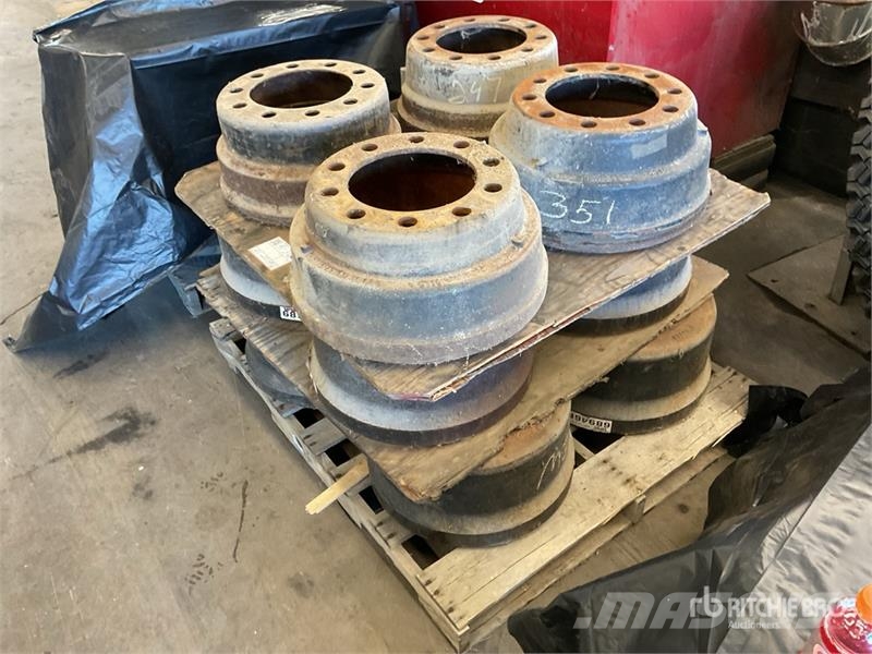  Quantity of (12) Brake Drums Drugi deli