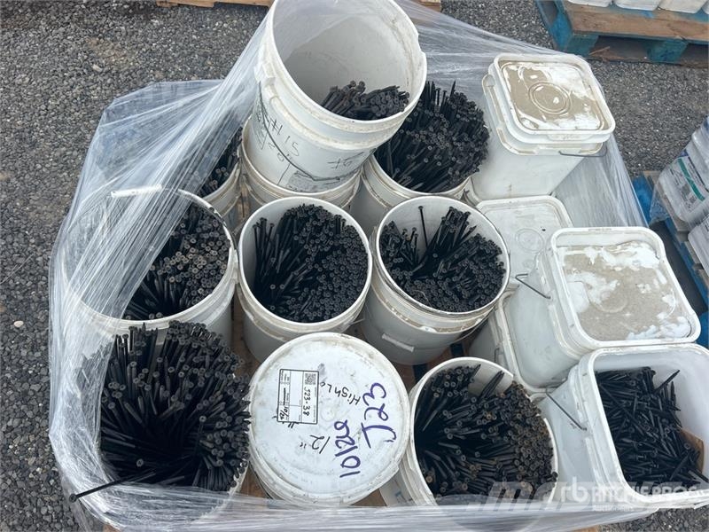 Quantity of 12 in to 20 in Fastners (Unused) 건설 장비 - 기타