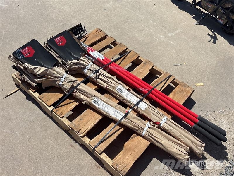  Quantity of 12 pc Assorted Landscaping Tools Drugi deli
