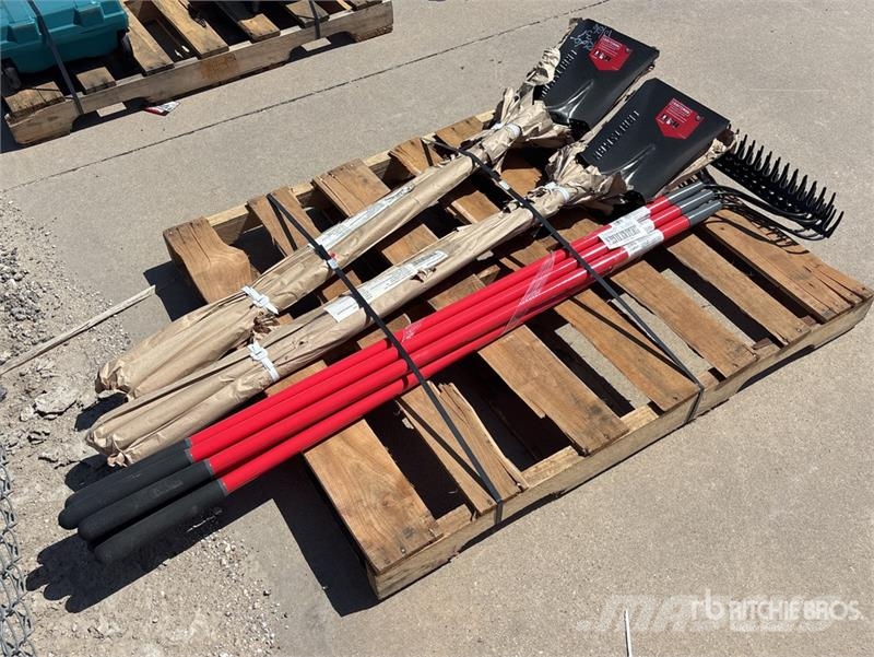  Quantity of 12 pc Assorted Landscaping Tools Drugi deli