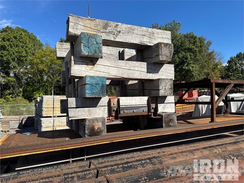 Quantity of (12) Wood 10 in x 10 in x 6 ft Wood Be Andre komponenter