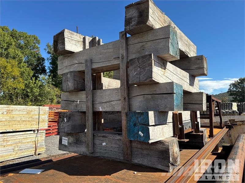 Quantity of (12) Wood 10 in x 10 in x 6 ft Wood Be Andre komponenter