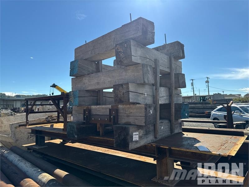 Quantity of (12) Wood 10 in x 10 in x 6 ft Wood Be Andre komponenter