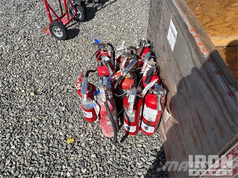 Quantity of (13) Boxes of 5 lb. Fire Extinguisher Andre komponenter