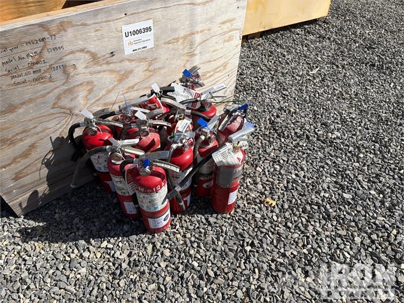 Quantity of (13) Boxes of 5 lb. Fire Extinguisher Andre komponenter