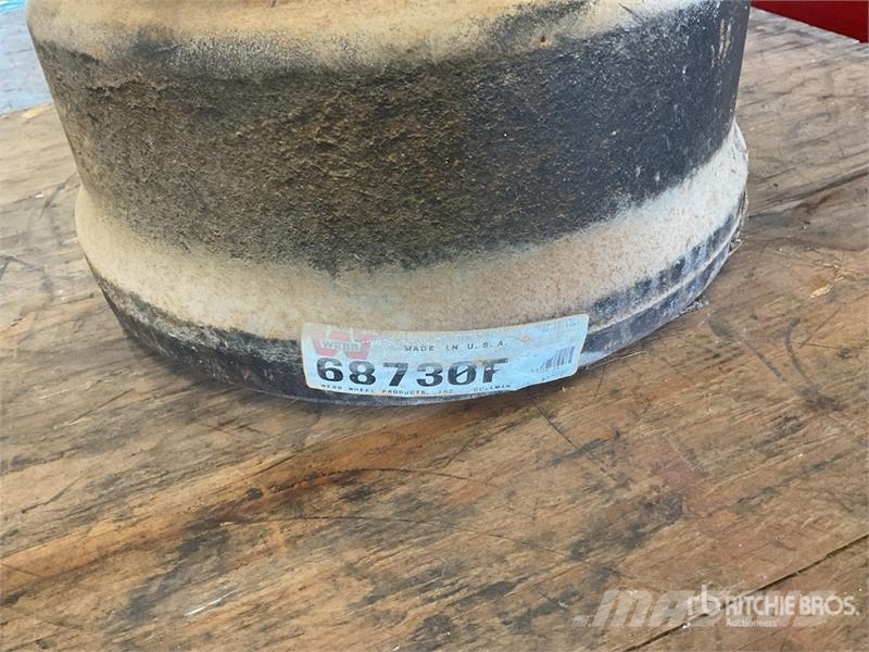 Quantity of (13) Brake Drums Otros componentes