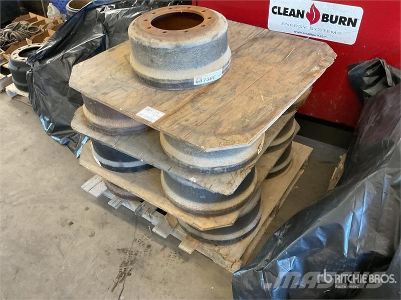 Quantity of (13) Brake Drums Otros componentes
