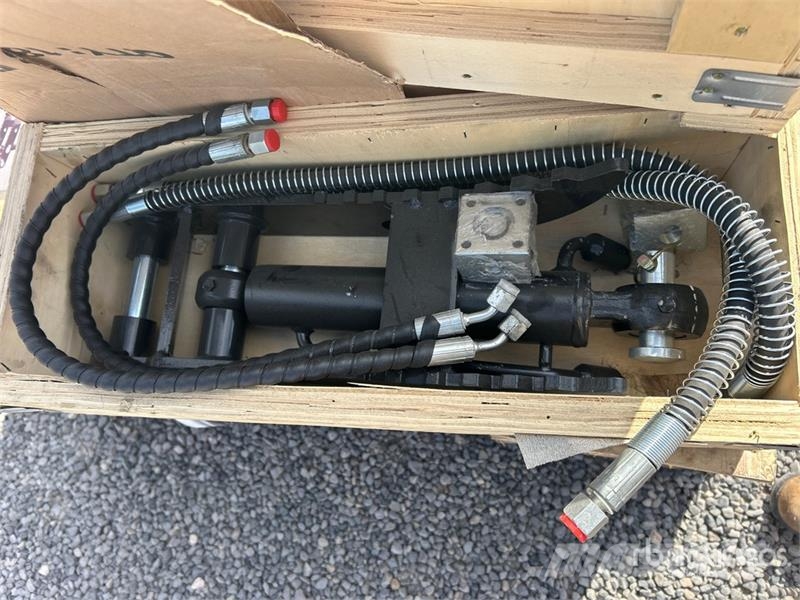 Quantity of (14) 7 in Hydraulic Excavator Thumb (U Buckets