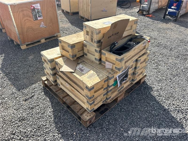 Quantity of (14) 7 in Hydraulic Excavator Thumb (U Buckets