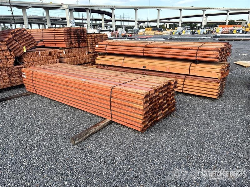 Quantity of 148 in. Long Bars Pallet Racking 건설 장비 - 기타