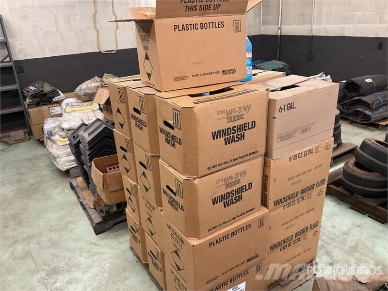 Quantity of (149) 1 gal Bottles of Windshield Wash Andet tilbehør