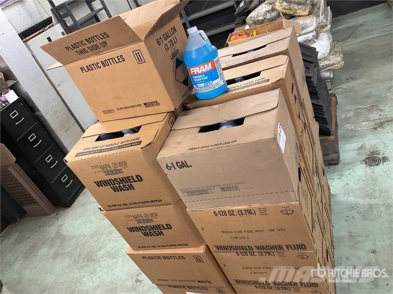 Quantity of (149) 1 gal Bottles of Windshield Wash Andet tilbehør