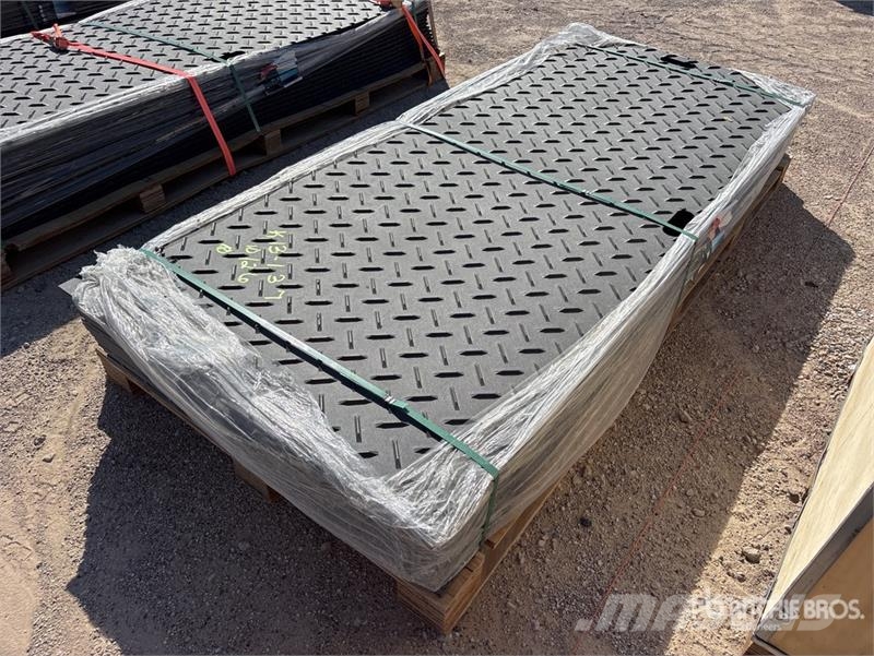  Quantity of (15)  FPM Ground Protection Mats (Unus معدات النقل - غير ذلك