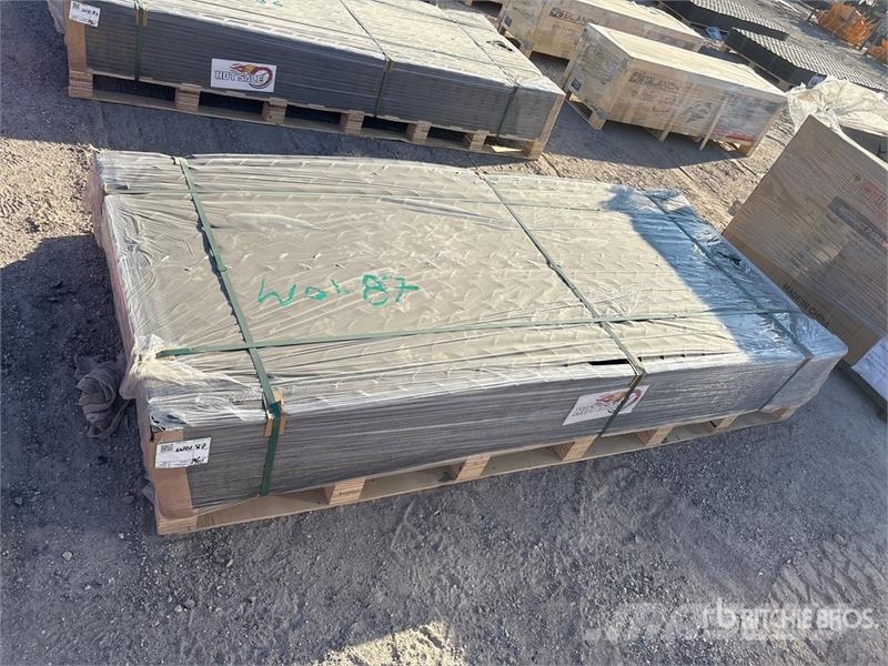 Quantity of (15) FPM Ground Protection Mats (Unus Sprzęt wiertniczy części zamienne i akcesoria