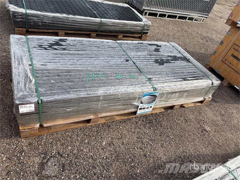  Quantity of (15)  FPM Ground Protection Mats (Unus ملحقات وقطع غيار معدات الحفر