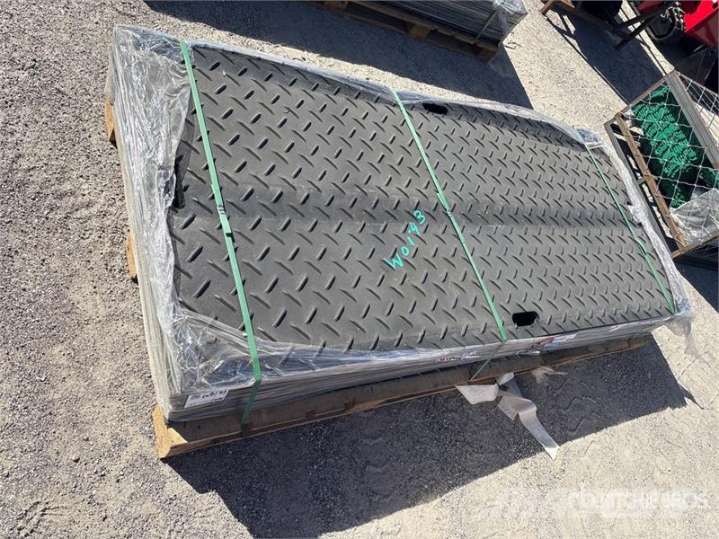  Quantity of (15)  FPM Ground Protection Mats (Unus ملحقات وقطع غيار معدات الحفر