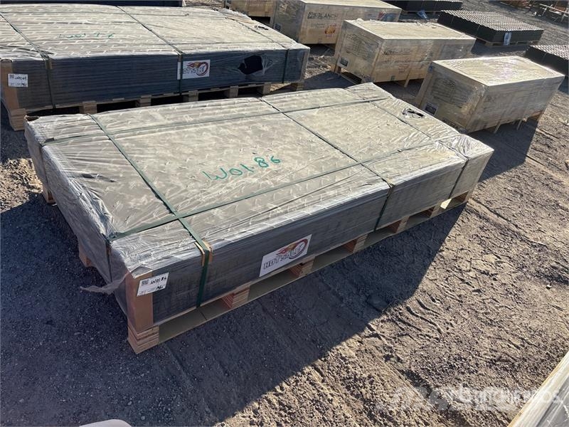 Quantity of (15) FPM Ground Protection Mats (Unus Sprzęt wiertniczy części zamienne i akcesoria
