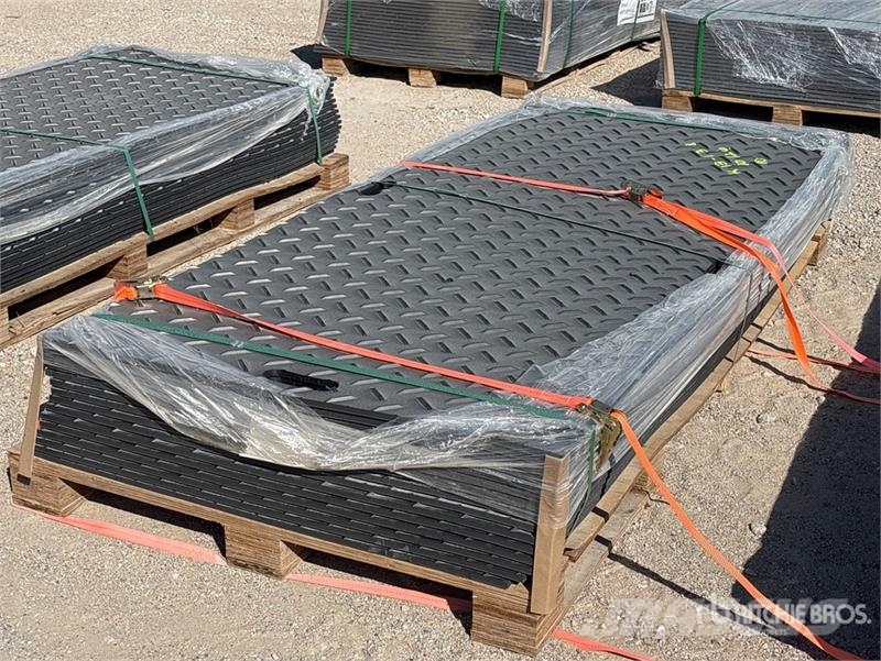  Quantity of (15)  FPM Ground Protection Mats (Unus معدات النقل - غير ذلك