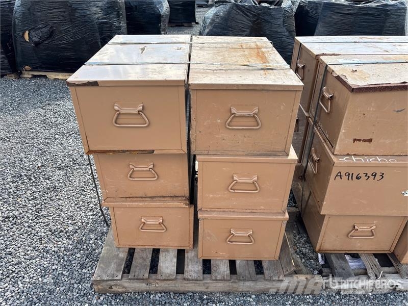 Quantity of (15) Knaack Job Site Box Outros componentes