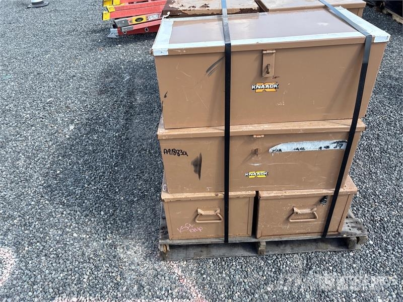 Quantity of (15) Knaack Job Site Box Outros componentes