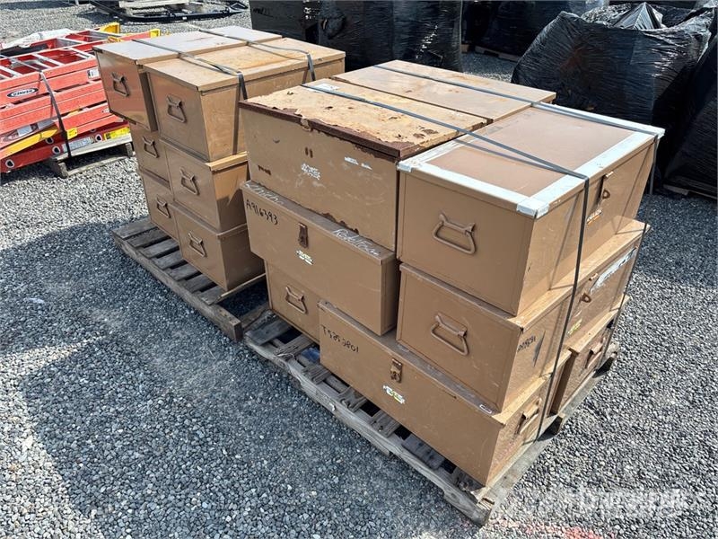 Quantity of (15) Knaack Job Site Box Outros componentes