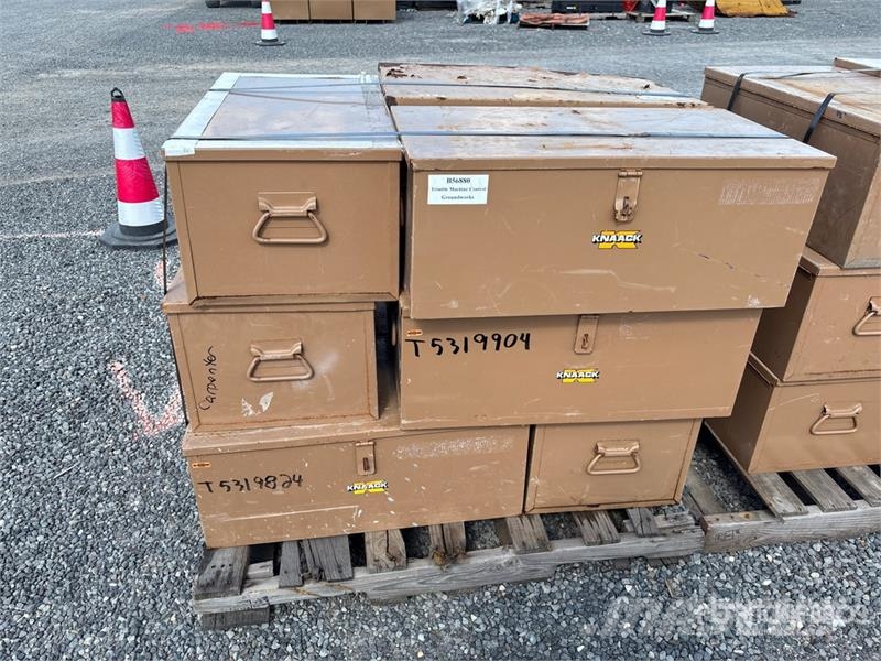 Quantity of (15) Knaack Job Site Box Outros componentes
