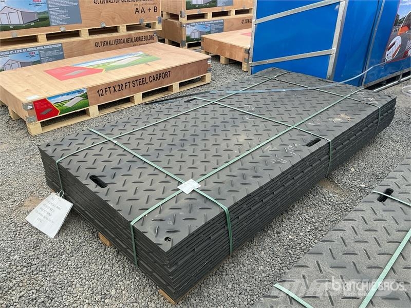 Quantity of (15) LYALS ALSRM 4 ft x 8 ft PE Textu 吊車起重機、絞車吊貨機和物料升降機